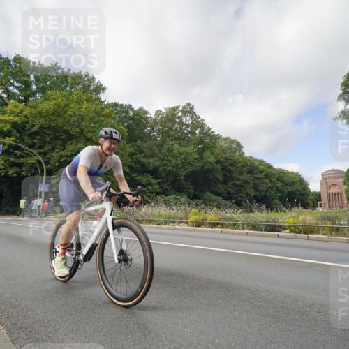 14.09.2025 - Stadtparktriathlon Michael Burmester http://msf.ph/oto/8892771 14.09.2025 11:23:05 Radfahren 829, 851, 882, 918, 920, 946, 948, 963 meine-sportfotos.de