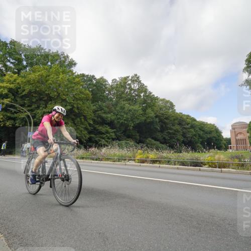 14.09.2025 - Stadtparktriathlon Michael Burmester http://msf.ph/oto/8892774 14.09.2025 11:23:11 Radfahren 886, 920, 946 meine-sportfotos.de