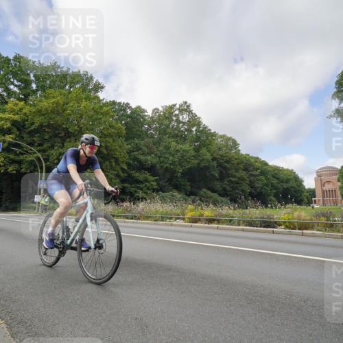 14.09.2025 - Stadtparktriathlon Michael Burmester http://msf.ph/oto/8892785 14.09.2025 11:23:46 Radfahren 849, 893, 936, 940, 943, 994, 1005, 1008, 1011 meine-sportfotos.de