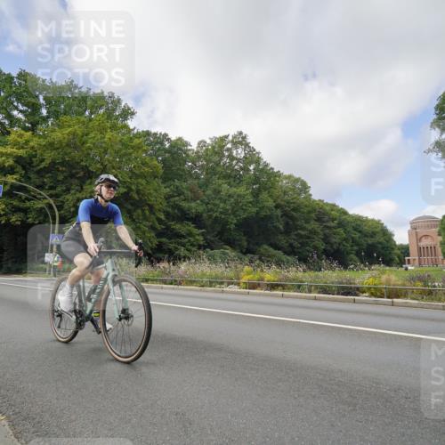 14.09.2025 - Stadtparktriathlon Michael Burmester http://msf.ph/oto/8892786 14.09.2025 11:23:47 Radfahren 824, 849, 893, 936, 940, 943, 994, 1005, 1008, 1011 meine-sportfotos.de