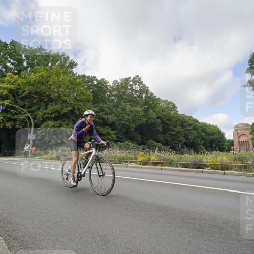 14.09.2025 - Stadtparktriathlon Michael Burmester http://msf.ph/oto/8892792 14.09.2025 11:23:53 Radfahren 824, 878, 940, 943, 986, 994, 1008, 1011 meine-sportfotos.de