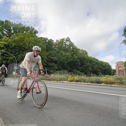 14.09.2025 - Stadtparktriathlon Michael Burmester http://msf.ph/oto/8892799 14.09.2025 11:24:04 Radfahren 823, 876, 878, 895, 915, 924, 970, 986, 987 meine-sportfotos.de