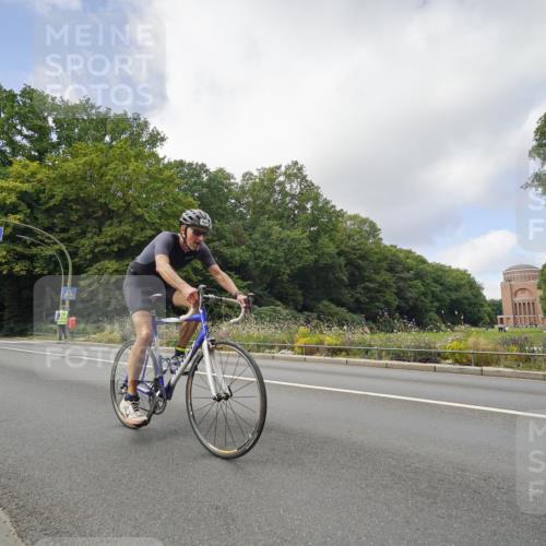 14.09.2025 - Stadtparktriathlon Michael Burmester http://msf.ph/oto/8892811 14.09.2025 11:24:42 Radfahren 756, 877, 900, 962 meine-sportfotos.de
