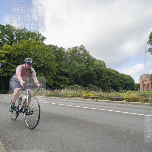 14.09.2025 - Stadtparktriathlon Michael Burmester http://msf.ph/oto/8892814 14.09.2025 11:24:49 Radfahren 756, 950, 962, 967 meine-sportfotos.de