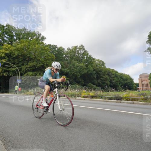 14.09.2025 - Stadtparktriathlon Michael Burmester http://msf.ph/oto/8892815 14.09.2025 11:24:55 Radfahren 843, 950, 962, 967 meine-sportfotos.de