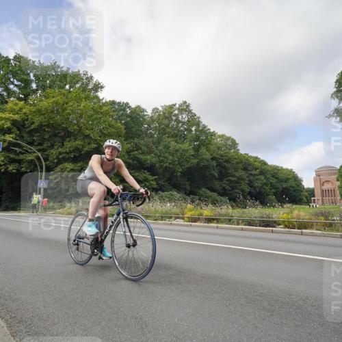 14.09.2025 - Stadtparktriathlon Michael Burmester http://msf.ph/oto/8892817 14.09.2025 11:24:56 Radfahren 843, 950, 967 meine-sportfotos.de