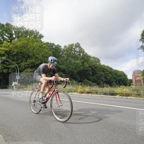 14.09.2025 - Stadtparktriathlon Michael Burmester http://msf.ph/oto/8892824 14.09.2025 11:25:38 Radfahren 826, 837, 852, 919, 992, 1000 meine-sportfotos.de