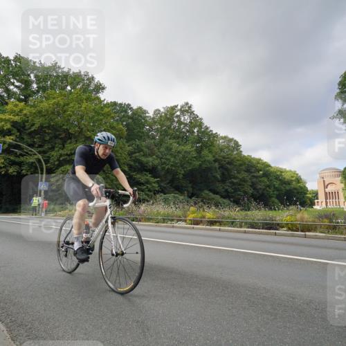 14.09.2025 - Stadtparktriathlon Michael Burmester http://msf.ph/oto/8892851 14.09.2025 11:26:45 Radfahren 905, 911, 914, 942, 961 meine-sportfotos.de
