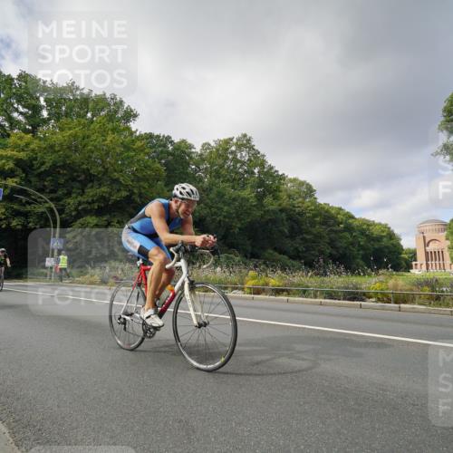 14.09.2025 - Stadtparktriathlon Michael Burmester http://msf.ph/oto/8892865 14.09.2025 11:27:26 Radfahren 838, 867, 874, 979, 996 meine-sportfotos.de