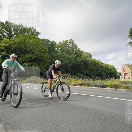 14.09.2025 - Stadtparktriathlon Michael Burmester http://msf.ph/oto/8892877 14.09.2025 11:27:46 Radfahren 833, 841, 853, 872, 890, 917, 944, 990, 1009, 1016, 1020 meine-sportfotos.de