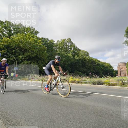 14.09.2025 - Stadtparktriathlon Michael Burmester http://msf.ph/oto/8892887 14.09.2025 11:27:59 Radfahren 848, 853, 890, 897, 916, 941 meine-sportfotos.de