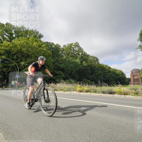 14.09.2025 - Stadtparktriathlon Michael Burmester http://msf.ph/oto/8892896 14.09.2025 11:28:34 Radfahren 861, 975 meine-sportfotos.de
