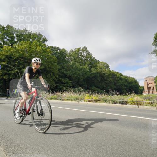 14.09.2025 - Stadtparktriathlon Michael Burmester http://msf.ph/oto/8892906 14.09.2025 11:28:54 Radfahren 973, 982, 984, 989 meine-sportfotos.de