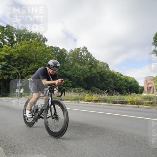 14.09.2025 - Stadtparktriathlon Michael Burmester http://msf.ph/oto/8892912 14.09.2025 11:29:42 Radfahren 873, 892 meine-sportfotos.de