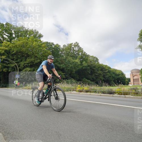 14.09.2025 - Stadtparktriathlon Michael Burmester http://msf.ph/oto/8892916 14.09.2025 11:29:53 Radfahren 891, 949, 981 meine-sportfotos.de