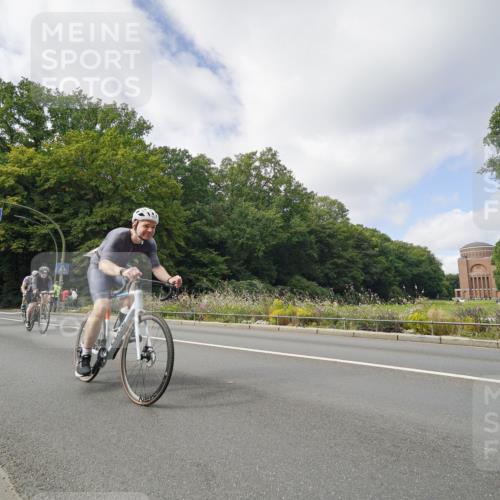14.09.2025 - Stadtparktriathlon Michael Burmester http://msf.ph/oto/8892930 14.09.2025 11:30:35 Radfahren 822, 829, 850, 855, 952, 960, 1014 meine-sportfotos.de