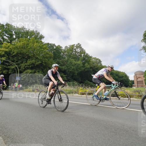14.09.2025 - Stadtparktriathlon Michael Burmester http://msf.ph/oto/8892931 14.09.2025 11:30:36 Radfahren 822, 829, 850, 855, 952, 960, 1014 meine-sportfotos.de