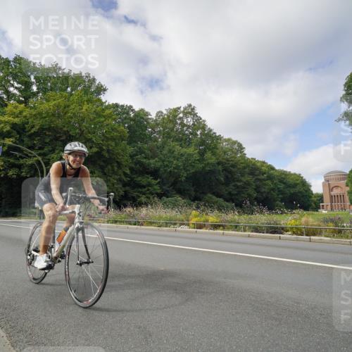 14.09.2025 - Stadtparktriathlon Michael Burmester http://msf.ph/oto/8892937 14.09.2025 11:30:53 Radfahren 882, 929, 945, 964, 998 meine-sportfotos.de