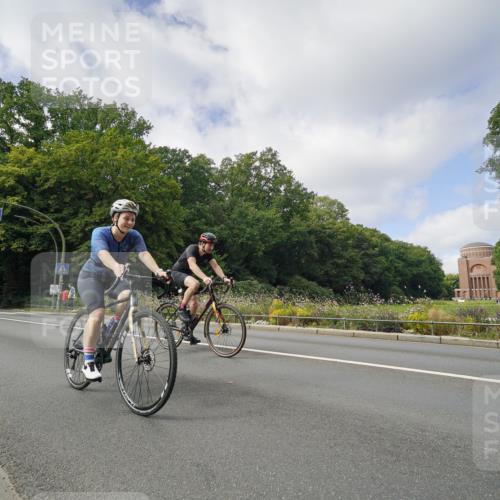 14.09.2025 - Stadtparktriathlon Michael Burmester http://msf.ph/oto/8892938 14.09.2025 11:30:56 Radfahren 862, 882, 929, 945, 964, 987, 998 meine-sportfotos.de