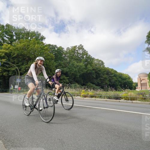 14.09.2025 - Stadtparktriathlon Michael Burmester http://msf.ph/oto/8892954 14.09.2025 11:31:25 Radfahren 857, 886, 978, 1001, 1002 meine-sportfotos.de