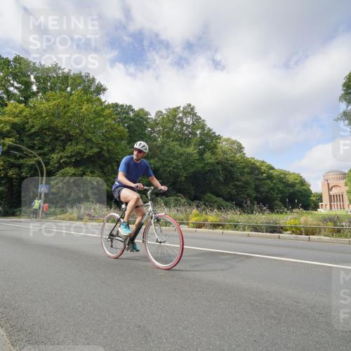 14.09.2025 - Stadtparktriathlon Michael Burmester http://msf.ph/oto/8892960 14.09.2025 11:31:40 Radfahren 876, 893, 895, 940, 958 meine-sportfotos.de