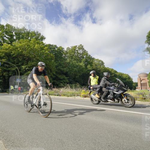 14.09.2025 - Stadtparktriathlon Michael Burmester http://msf.ph/oto/8892967 14.09.2025 11:32:02 Radfahren 877, 878, 900, 915 meine-sportfotos.de