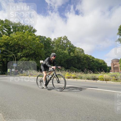 14.09.2025 - Stadtparktriathlon Michael Burmester http://msf.ph/oto/8892972 14.09.2025 11:32:14 Radfahren 894, 966, 968, 974, 997, 1017 meine-sportfotos.de