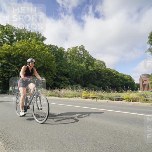 14.09.2025 - Stadtparktriathlon Michael Burmester http://msf.ph/oto/8892974 14.09.2025 11:32:16 Radfahren 894, 966, 968, 974, 997, 1017 meine-sportfotos.de