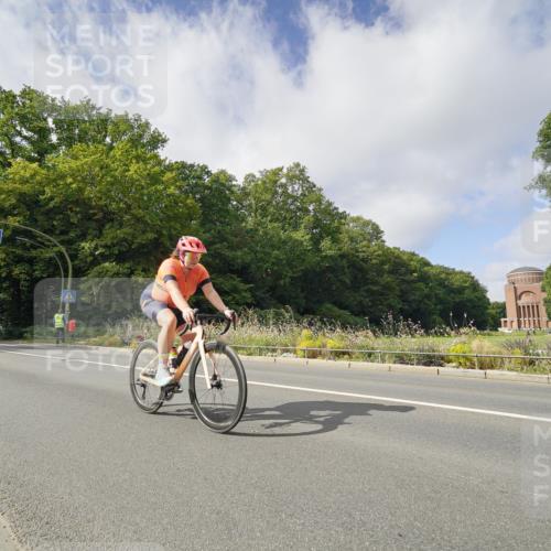 14.09.2025 - Stadtparktriathlon Michael Burmester http://msf.ph/oto/8892981 14.09.2025 11:32:40 Radfahren 936, 950, 967, 986 meine-sportfotos.de
