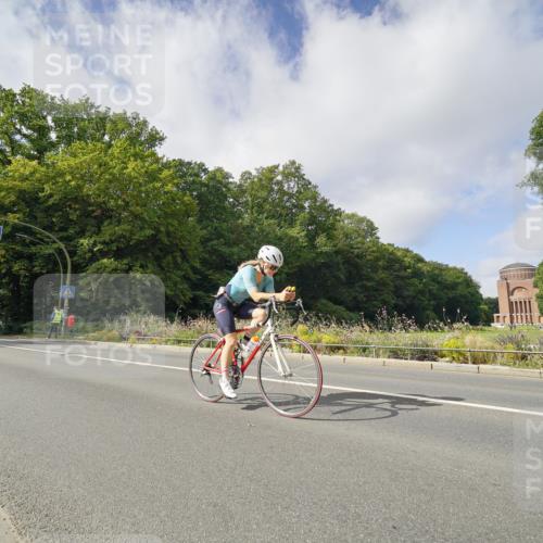 14.09.2025 - Stadtparktriathlon Michael Burmester http://msf.ph/oto/8892982 14.09.2025 11:32:45 Radfahren 936, 950, 967, 986 meine-sportfotos.de