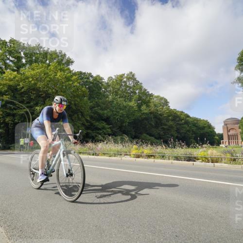 14.09.2025 - Stadtparktriathlon Michael Burmester http://msf.ph/oto/8892985 14.09.2025 11:32:48 Radfahren 936, 950, 967, 994 meine-sportfotos.de