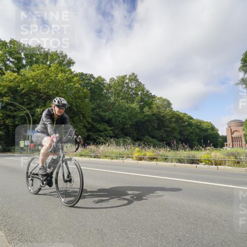 14.09.2025 - Stadtparktriathlon Michael Burmester http://msf.ph/oto/8892989 14.09.2025 11:33:05 Radfahren 843, 970 meine-sportfotos.de