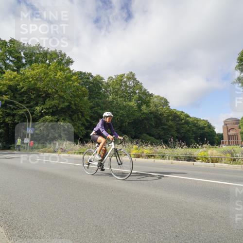 14.09.2025 - Stadtparktriathlon Michael Burmester http://msf.ph/oto/8892992 14.09.2025 11:33:17 Radfahren 824, 946, 980, 992, 1005, 1011, 1067 meine-sportfotos.de