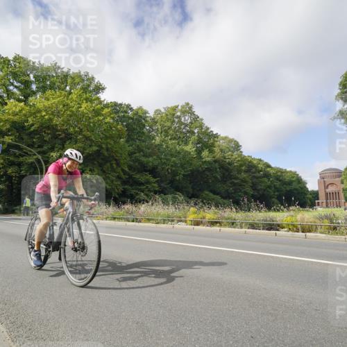 14.09.2025 - Stadtparktriathlon Michael Burmester http://msf.ph/oto/8892994 14.09.2025 11:33:22 Radfahren 824, 839, 946, 962, 980, 992, 1005, 1008, 1011, 1067 meine-sportfotos.de