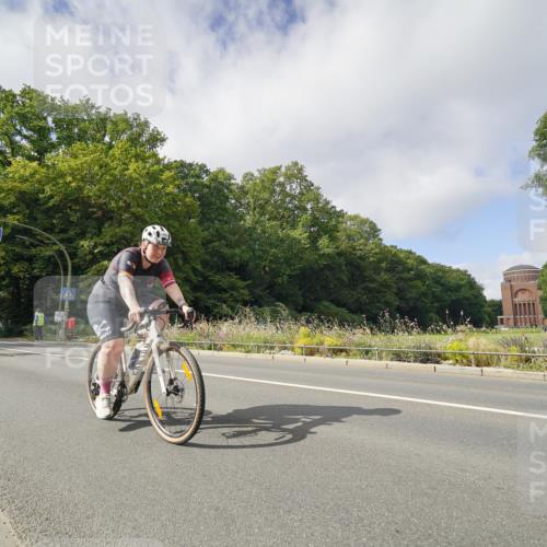 14.09.2025 - Stadtparktriathlon Michael Burmester http://msf.ph/oto/8892999 14.09.2025 11:33:28 Radfahren 824, 839, 946, 962, 980, 1006, 1008, 1067 meine-sportfotos.de
