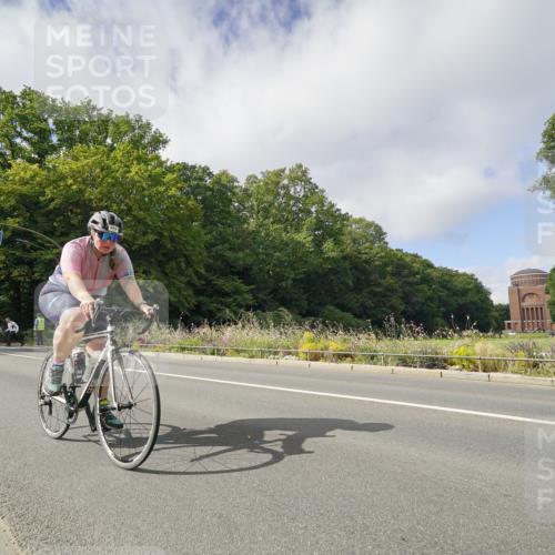 14.09.2025 - Stadtparktriathlon Michael Burmester http://msf.ph/oto/8893001 14.09.2025 11:33:30 Radfahren 824, 839, 962, 980, 1006, 1008, 1067, 1069 meine-sportfotos.de