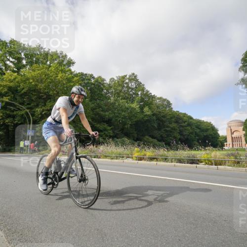 14.09.2025 - Stadtparktriathlon Michael Burmester http://msf.ph/oto/8893010 14.09.2025 11:34:03 Radfahren 911, 942, 1015, 1036 meine-sportfotos.de