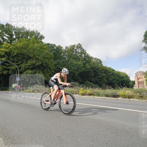 14.09.2025 - Stadtparktriathlon Michael Burmester http://msf.ph/oto/8893015 14.09.2025 11:34:22 Radfahren 934, 935 meine-sportfotos.de