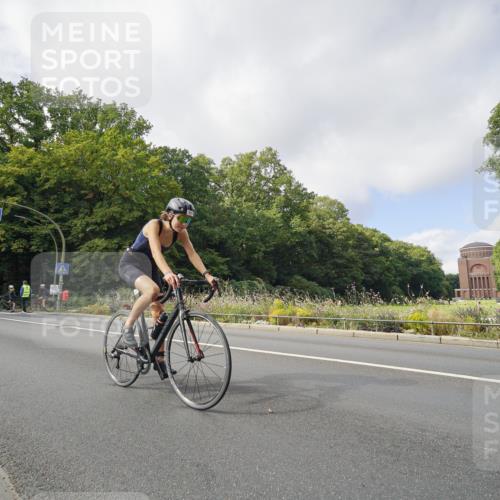 14.09.2025 - Stadtparktriathlon Michael Burmester http://msf.ph/oto/8893023 14.09.2025 11:34:42 Radfahren 976, 993, 1035 meine-sportfotos.de