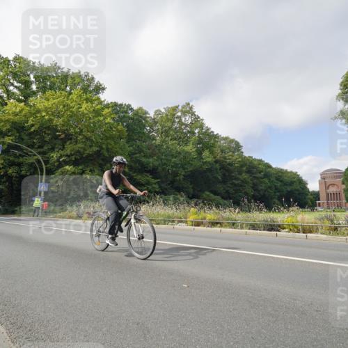 14.09.2025 - Stadtparktriathlon Michael Burmester http://msf.ph/oto/8893030 14.09.2025 11:35:06 Radfahren 924, 961, 985, 1012, 1082 meine-sportfotos.de