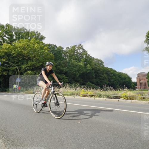 14.09.2025 - Stadtparktriathlon Michael Burmester http://msf.ph/oto/8893033 14.09.2025 11:35:09 Radfahren 868, 924, 932, 961, 985, 1012, 1103 meine-sportfotos.de