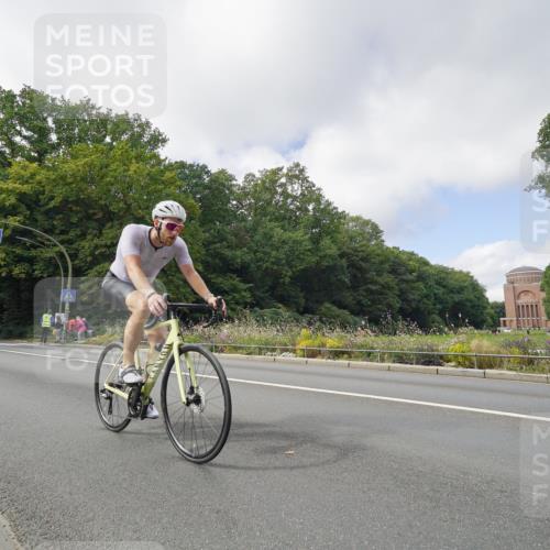 14.09.2025 - Stadtparktriathlon Michael Burmester http://msf.ph/oto/8893044 14.09.2025 11:35:33 Radfahren 931, 941, 1020, 1023 meine-sportfotos.de