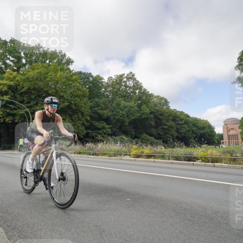 14.09.2025 - Stadtparktriathlon Michael Burmester http://msf.ph/oto/8893048 14.09.2025 11:35:46 Radfahren 995, 996, 1020, 1076 meine-sportfotos.de