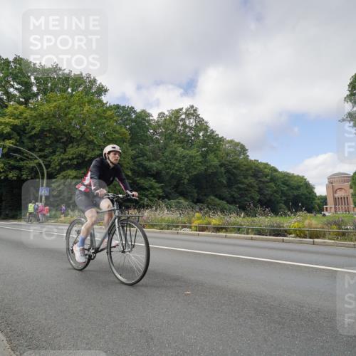 14.09.2025 - Stadtparktriathlon Michael Burmester http://msf.ph/oto/8893050 14.09.2025 11:35:51 Radfahren 837, 995, 996, 1076 meine-sportfotos.de