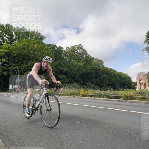 14.09.2025 - Stadtparktriathlon Michael Burmester http://msf.ph/oto/8893059 14.09.2025 11:36:16 Radfahren 890, 1072, 1097 meine-sportfotos.de