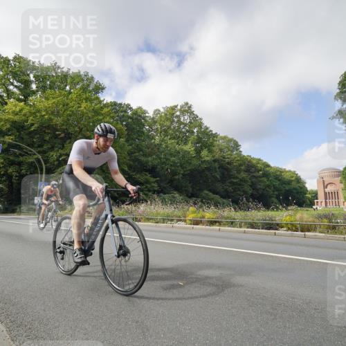 14.09.2025 - Stadtparktriathlon Michael Burmester http://msf.ph/oto/8893063 14.09.2025 11:36:31 Radfahren 1101, 1109, 1112, 1115 meine-sportfotos.de