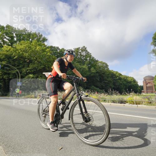14.09.2025 - Stadtparktriathlon Michael Burmester http://msf.ph/oto/8893084 14.09.2025 11:37:08 Radfahren 975, 1027, 1048 meine-sportfotos.de