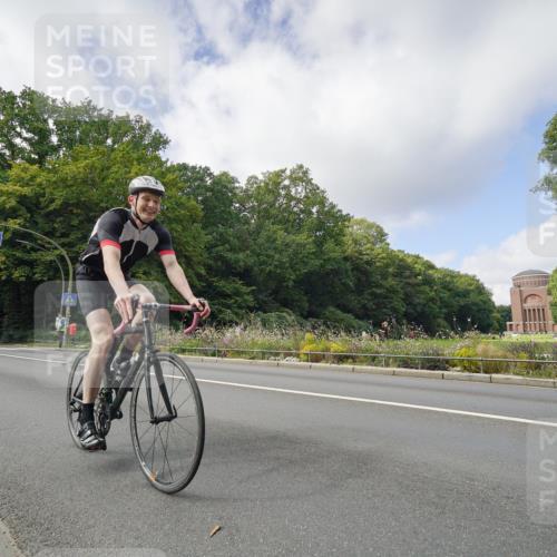 14.09.2025 - Stadtparktriathlon Michael Burmester http://msf.ph/oto/8893087 14.09.2025 11:37:18 Radfahren 1051 meine-sportfotos.de