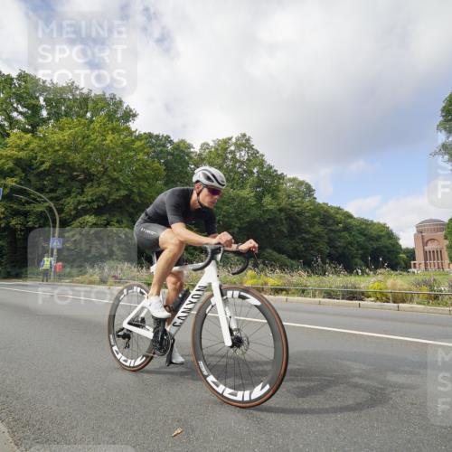 14.09.2025 - Stadtparktriathlon Michael Burmester http://msf.ph/oto/8893099 14.09.2025 11:37:53 Radfahren 963, 981, 984, 987, 1026, 1033, 1064 meine-sportfotos.de