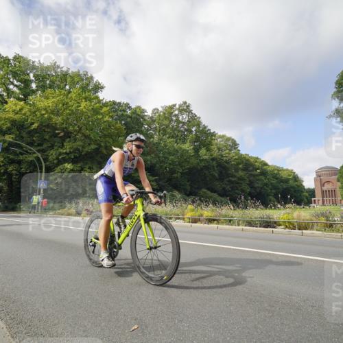 14.09.2025 - Stadtparktriathlon Michael Burmester http://msf.ph/oto/8893101 14.09.2025 11:37:59 Radfahren 963, 987, 1033, 1064, 1080, 1102 meine-sportfotos.de